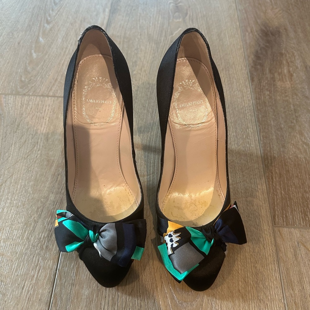 Emilio Pucci Black Heels with Colorful Bow